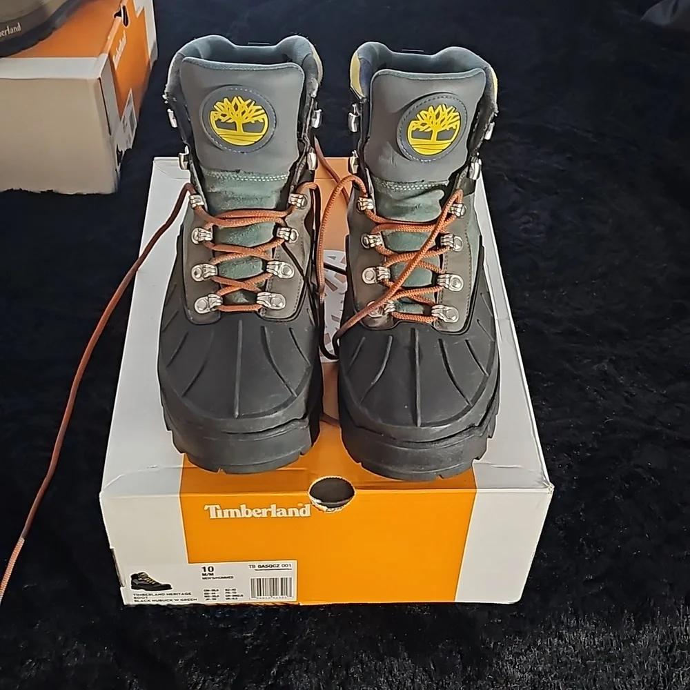 Men Timberland Boots - Picture 3 of 3